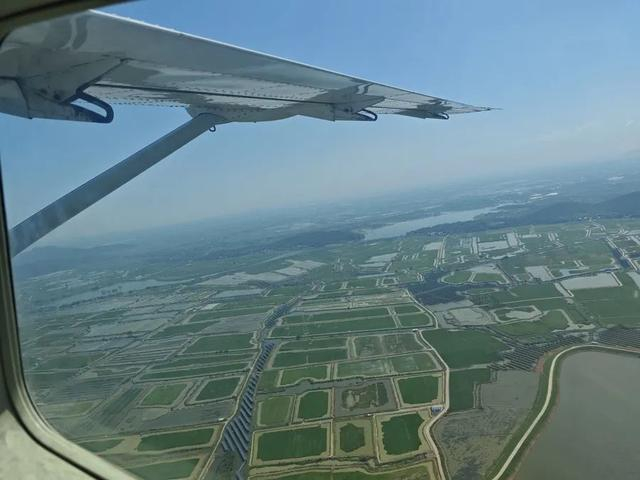 乘坐低空航线看景色，受访者供图