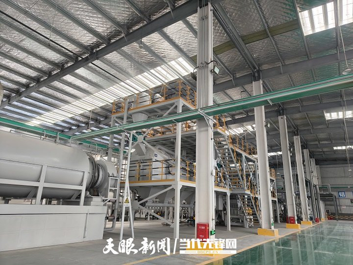 贵州磷化开瑞科技公司投建的省内首条全要素电池回收线。管云 摄