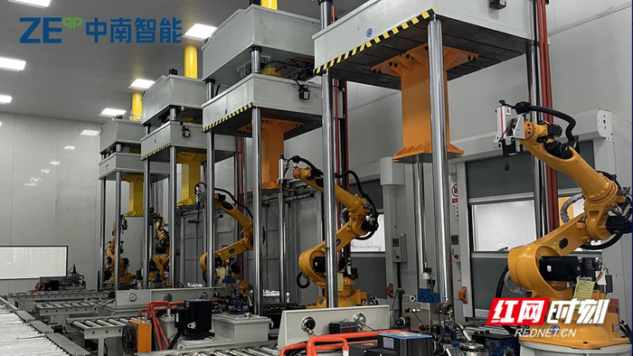 中南智能研发打造的自动化生产线。