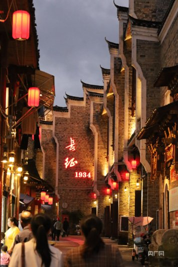 黎平街头红色文化底蕴浓厚（央广网记者  杨贇  摄）