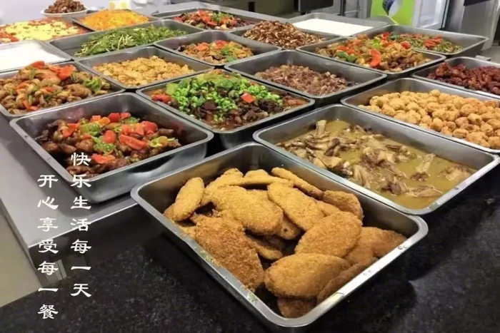 昆明长丰学校校园食堂菜色。图片来源/长丰学校微信公众号发布于2024年4月