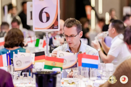 （图：布鲁塞尔国际烈性酒大奖赛现场）