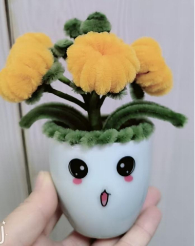 　　酒店客房手工编制的“盆栽”