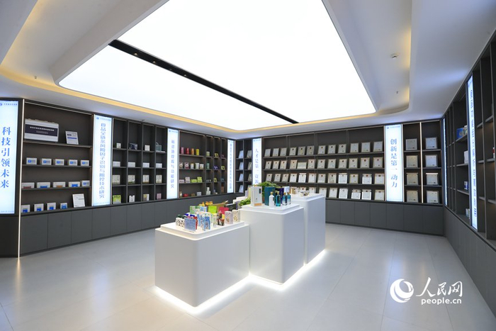 中原食品实验室科技成果转化产品展示。人民网 霍亚平摄