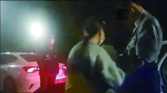     中介与买家交接婴儿