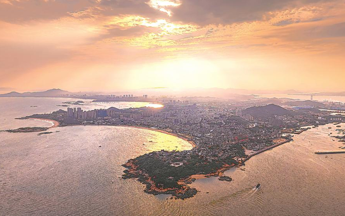 　　东山县铜陵镇俯瞰图本报记者 林熙 摄