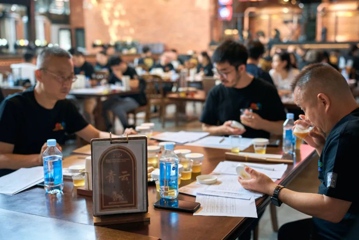 青云计划资深裁判组正在评审参赛作品