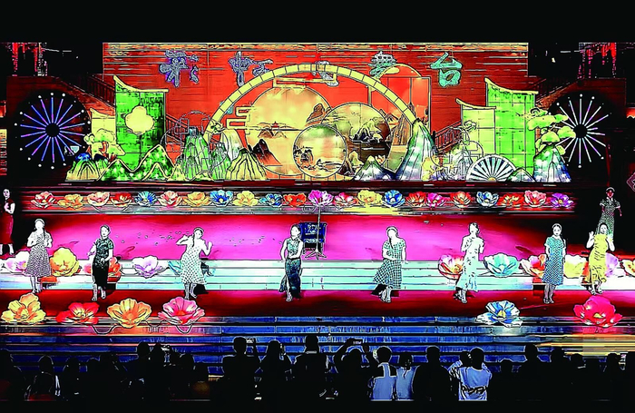 民族服饰展。陈俊 摄