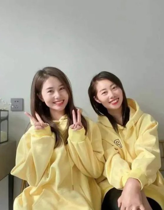 　杨妞花与朋友合影