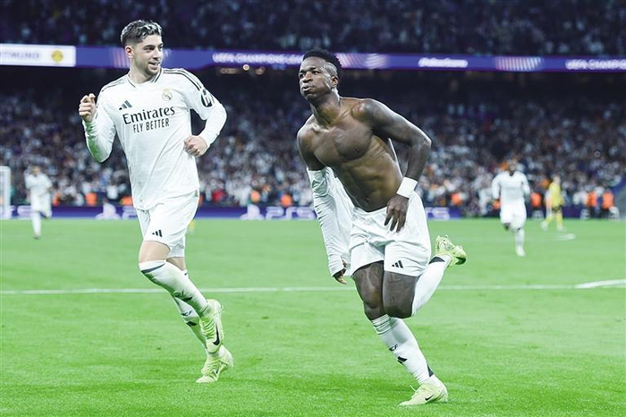     维尼修斯上演“帽子戏法”  新华社照片