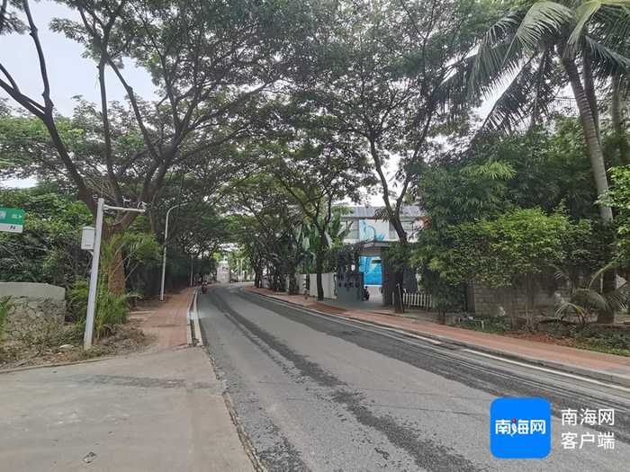 　　博后村求雨路街景。记者 利声富 摄