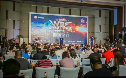 受韦杰之邀，“老冤家”泰森、霍利菲尔德空降中国