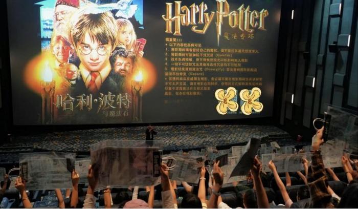 《哈利·波特》粉丝包场观影 图/社交媒体截图