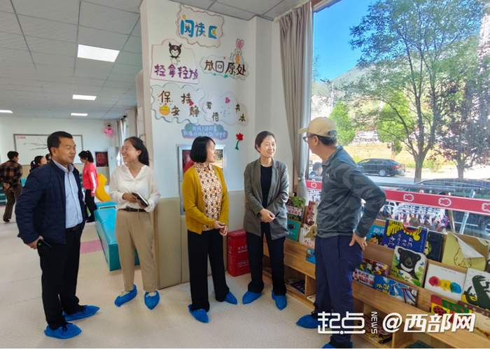 调研组在镇巴县渔渡养育中心参访，仔细了解了项目规划设计、功能布局、日常运行及群众服务需求等情况。