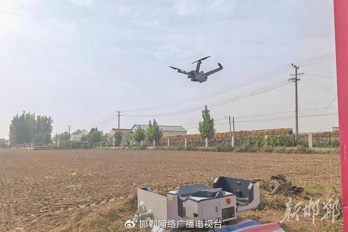 图为该系统低空监测巡检无人机为农田进行“把脉”