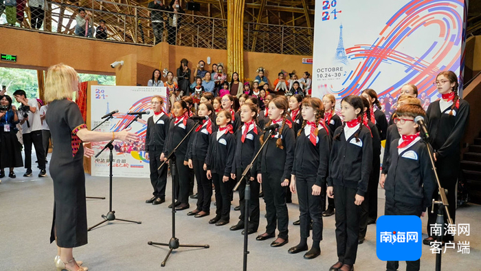 巴黎宝丽声童声合唱团在现场演唱《如果我去中国》。主办方供图