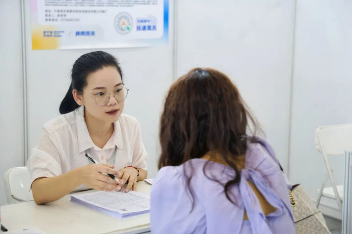 高洽会现场。本文宁波市人社局供图