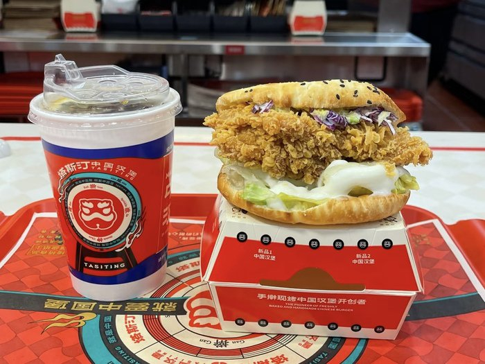 图片来源：小红书账号@斯汀加中国汉堡鸡西万达店