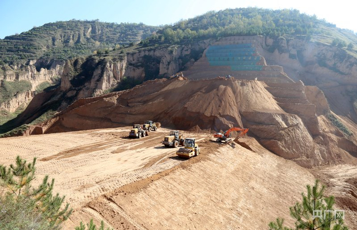 西峰区什社乡任岭村大坬沟淤地坝建设现场（央广网发  盘小美  摄）