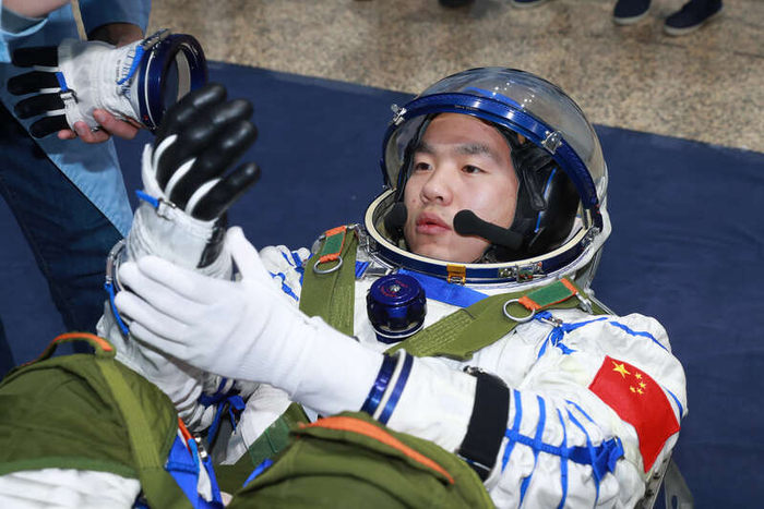 2024年1月23日，宋令东在人船合练中。徐部/摄