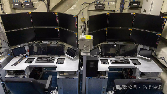 图1 “布什”号航母上UAWCMD-5E无人机地面控制站的操控台