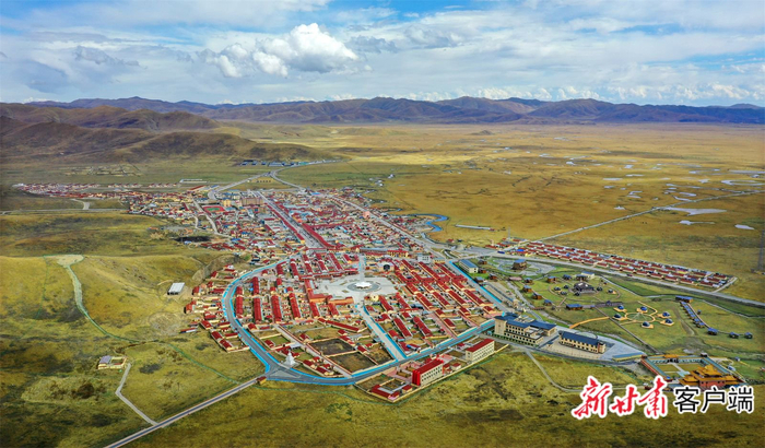 玛曲县阿万仓镇俯瞰图。新甘肃·甘肃日报记者 田蹊 摄