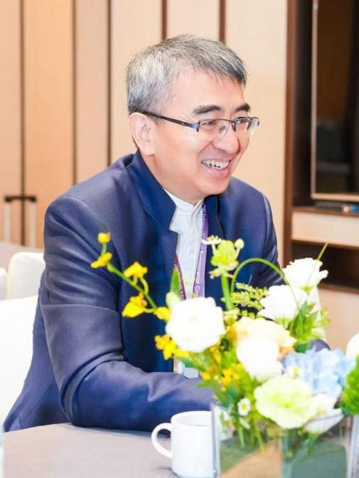 图：人保再保险党委书记、总裁张青 