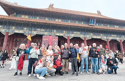 波兰游客参观游览北京故宫。中青旅国际旅游有限公司供图