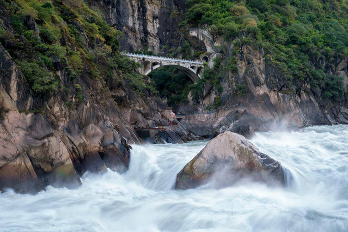 这是10月27日拍摄的虎跳峡一景。新华社记者 彭奕凯 摄