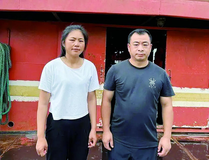     秦大益（右）和    曹利芳（左）