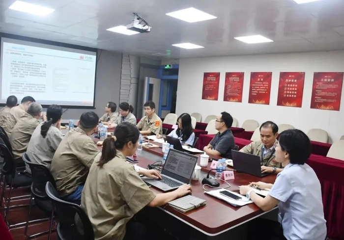 ▲调研交流摸实情