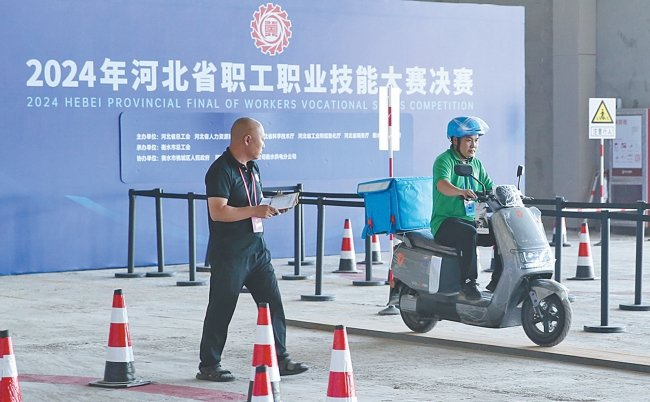 　　省职工职业技能大赛网约配送员赛项比赛现场 记者郑荣玺摄