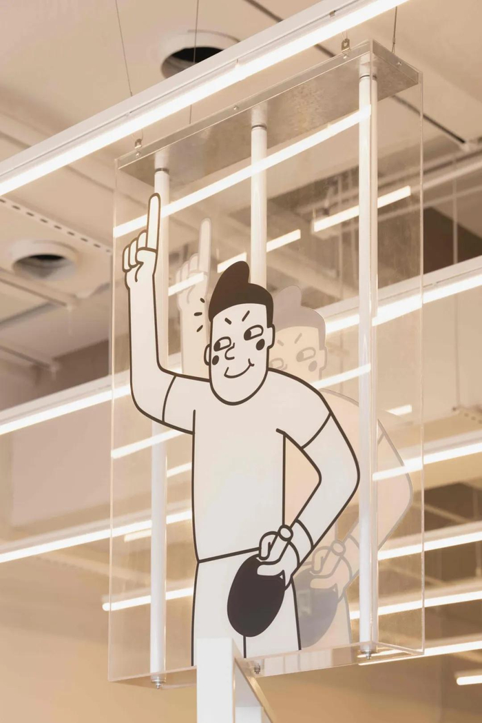 ● 咖啡空间里到处可以看到许昕的涂鸦画