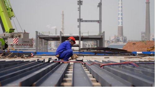 　　无水氟化氢项目正在紧张建设中