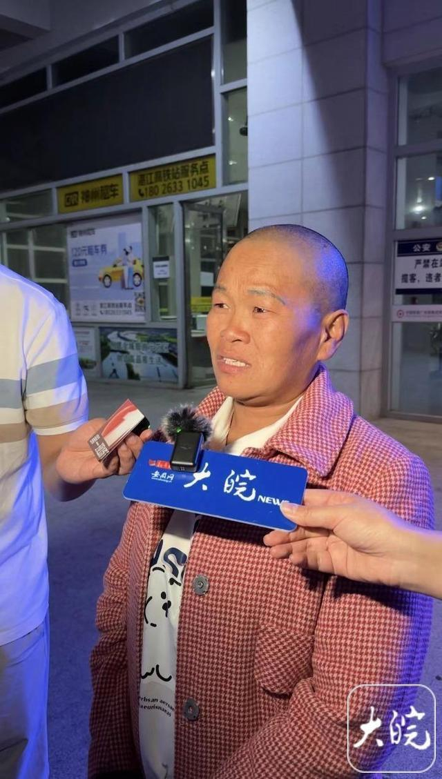 ▲出发前，李海玉剃掉了自己的头发，她说害怕别人看到她的白头发。她还立志，不复仇不留发。图/大皖新闻