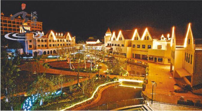 去年开业的京山天沐温泉夜景。