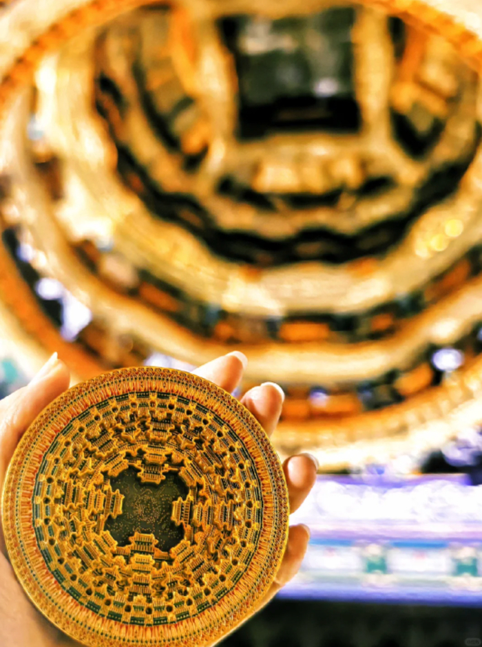 △网友在社交平台展示天宫藻井冰箱贴