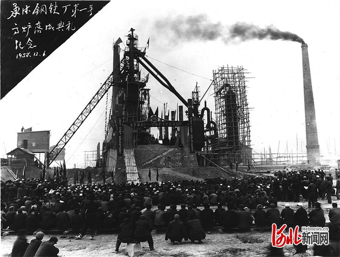 1958年，承钢一号高炉落成。 承德钒钛供图