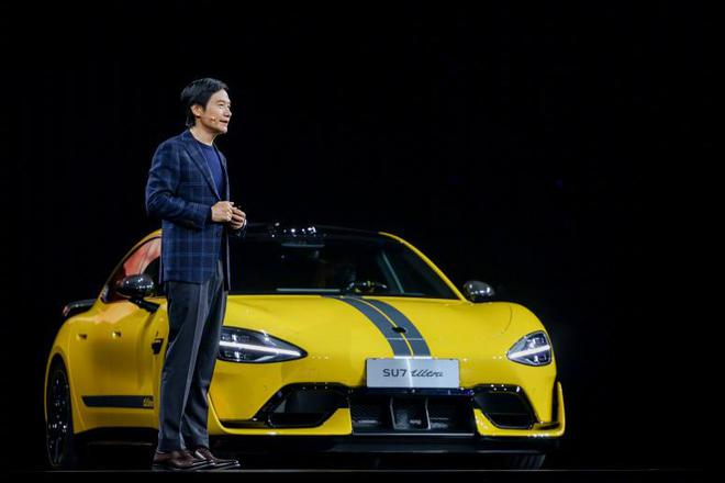 雷军介绍XiaoMi SU7 Ultra 图/雷军个人微博