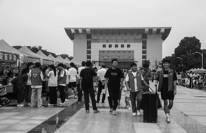 阜阳师范大学2024级新生到校报到。（资料图）