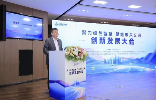 图为中交投资党委书记、董事长蔡奉祥讲话