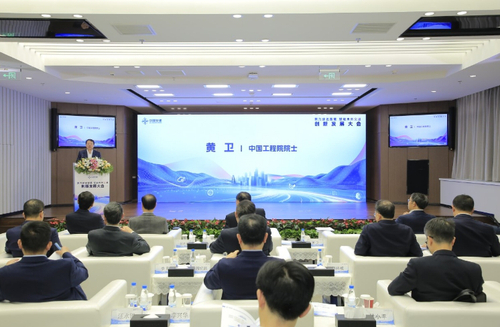 图为中国工程院院士黄卫致辞