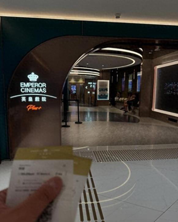 图为霍启刚11月5日在社交媒体脸书发布的帖文配图 图源：霍启刚社交媒体脸书个人账号