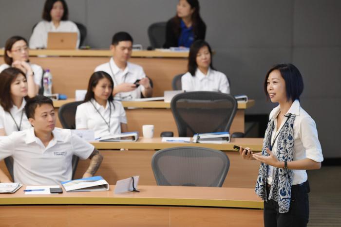 除了系统化梳理商业经验，这次学习经历对黎浩的另一个冲击，来自对创新的全新理解和思考。