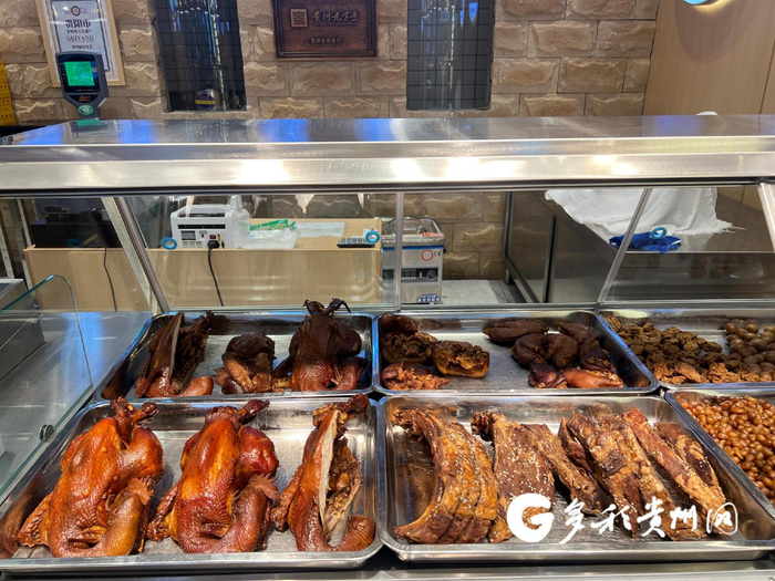 在贵阳，陈氏烤鸡有56家分店