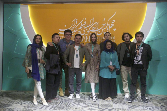 山海计划导演邓亮宏（左四）受邀参加德黑兰国际短片电影节