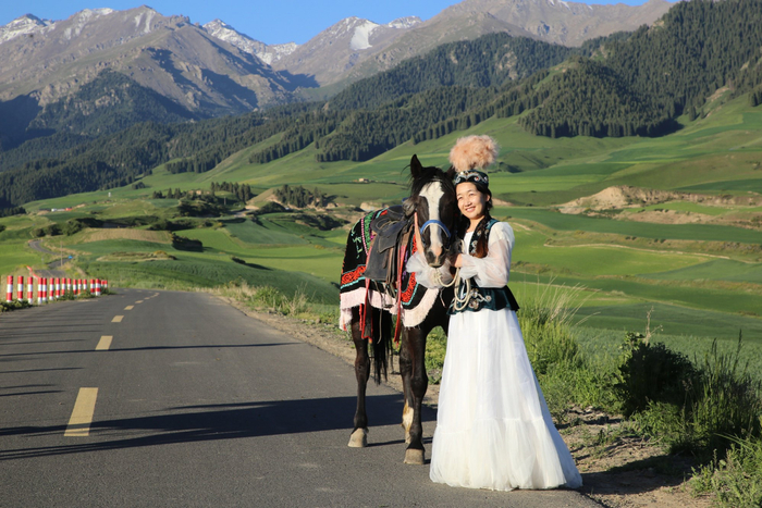 游客体验拍照打卡  （任东升  摄）