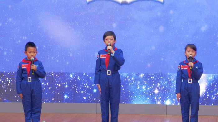 红领巾火箭发射团三位小小领航员