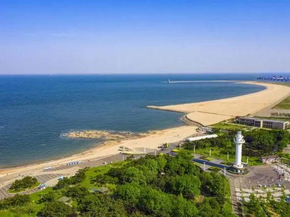 ▲海龙湾生态修复前（左）后（右）