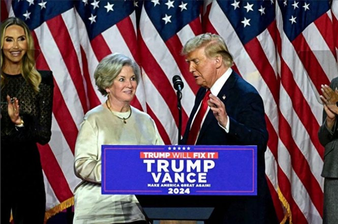 特朗普感谢竞选经理苏珊·威尔斯